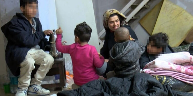 Sultangazi’de Suriyeli hamile kadın 5 çocuğuyla sokağa atıldı