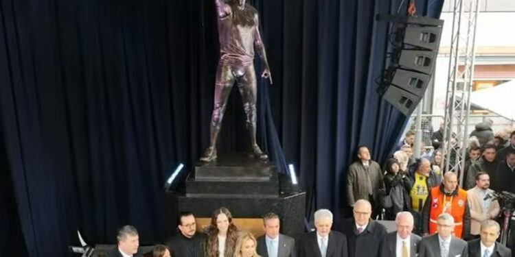 Tartışma yaratmıştı: Eda Erdem'in heykeline ilişkin heykeltraşından açıklama