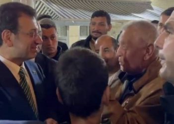 Teravih çıkışı vatandaştan İmamoğlu'na: ‘81 tane vali, 17 tane bakan, 1 tane Cumhurbaşkanı tek başına hepsinin hakkından geliyorsun’