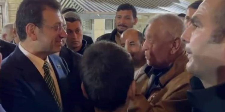 Teravih çıkışı vatandaştan İmamoğlu'na: ‘81 tane vali, 17 tane bakan, 1 tane Cumhurbaşkanı tek başına hepsinin hakkından geliyorsun’