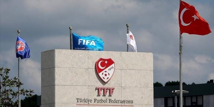 Türk futbolu kaynıyor; TFF’den istifa haberi geldi