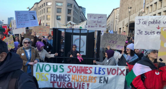“Türkiye’deki mağdur kadınların sesiyiz”