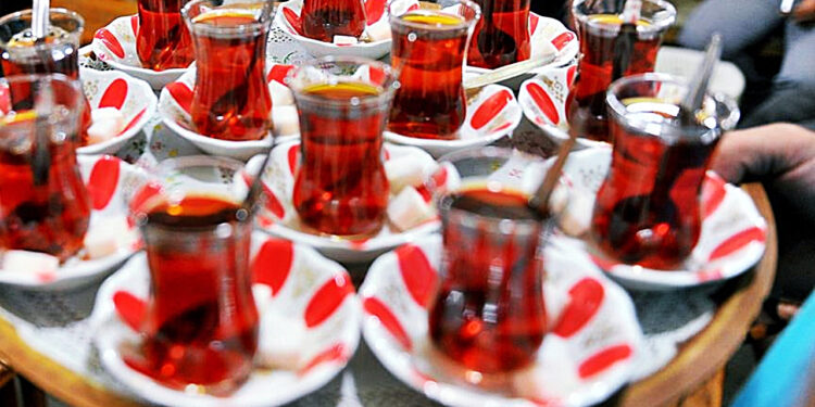 Uzmanlardan uyarı; İftar sonrasında çay içmek neden zararlı?