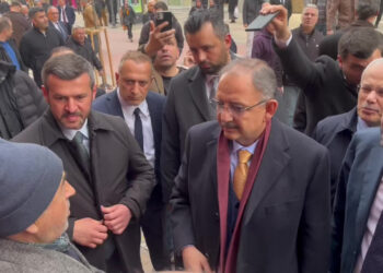 Vatandaş, Bakan Özhaseki'ye dert yandı: "En düşük emekli maaşının 25 bin lira olması lazım"