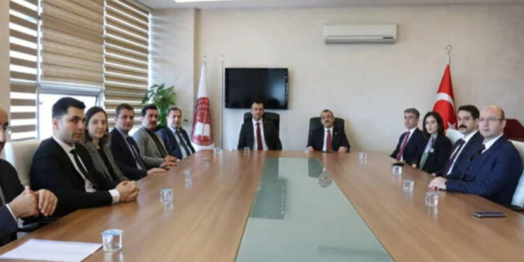 YSK üyeleri deprem bölgesinde incelemelerde bulundu