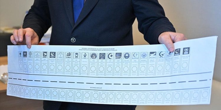 Yüksek Seçim Kurulu, oy pusulalarını tanıttı