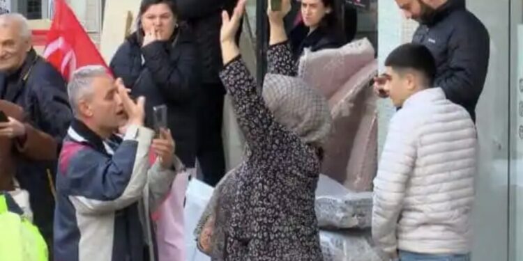 İmamoğlu’nu Kur’an ile protesto etmek isteyen kişi ‘suç makinası’ çıktı