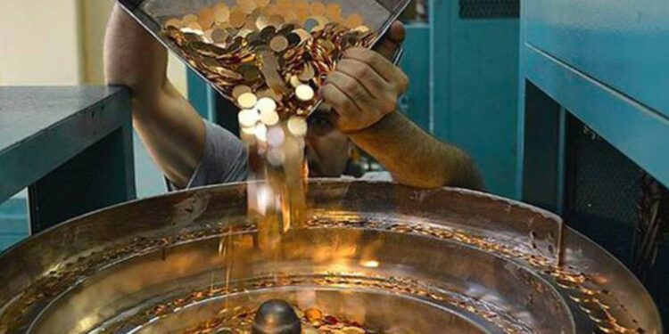 Ekonomiye güvenmeyen vatandaş altına koştu, Darphane üretimi artırdı