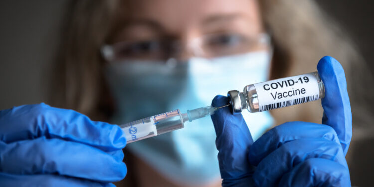 En geniş kapsamlı araştırma: Covid aşısı, Covid virüsünün neden olduğu kalp rahatsızlığı ve pıhtı riskini düşürüyor