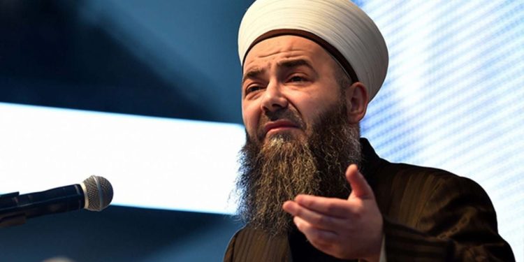 Cübbeli Ahmet Hoca resmen İsmailağa Cemaati’nden atıldı