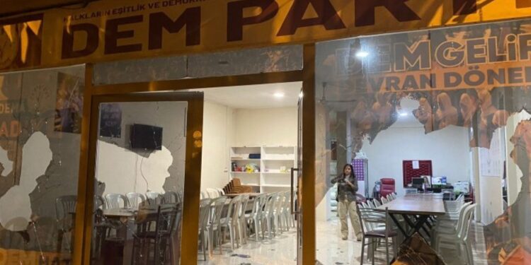 DEM Parti İnegöl’deki saldırıya dair suç duyurusunda bulundu: ‘Demokrasiye dönük bir saldırı’