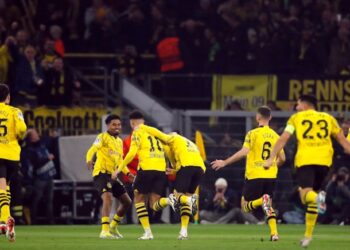 Borussia Dordmund, PSV’yi devirip turu kaptı