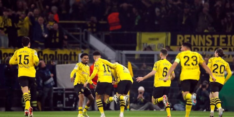 Borussia Dordmund, PSV’yi devirip turu kaptı