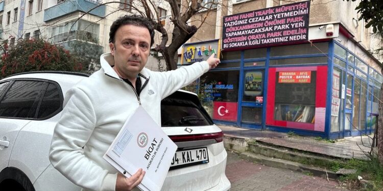 Sokak sakinlerinden fahri müfettişe pankartlı isyan!