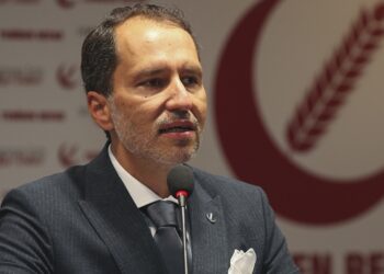 Fatih Erbakan: İsrail’in Müslümanlar giremesin diye Mescid-i Aksa’nın etrafını çevirdiği dikenli telleri biz gönderiyoruz