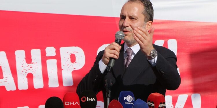 Fatih Erbakan: Millet bunlardan bunaldı, adım adım geliyoruz