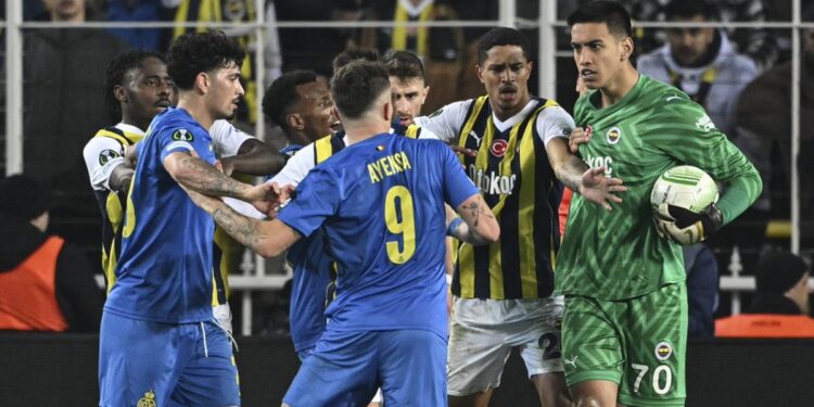 UEFA’dan Fenerbahçe’ye seyirci yasağı