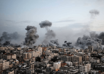 İsrail, Gazze’de yardım kamyonlarını bekleyen Filistinlilere saldırdı: 19 kişi hayatını kaybetti