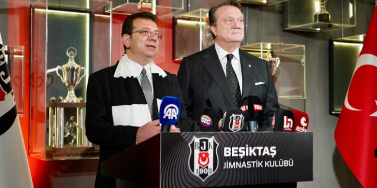 İmamoğlu’dan Beşiktaş’a ziyaret: Seçim gezisine Tunç Soyer de eşlik etti