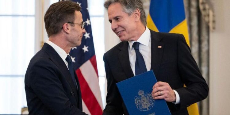 İsveç, NATO’ya resmen katıldı