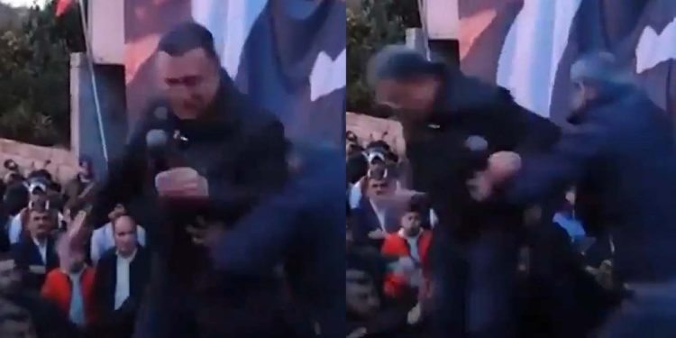 Lütfü Savaş’a saldırı: Sahneden aşağıya atıldı