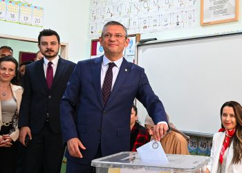 CHP Genel Başkanı Özgür Özel oyunu kullandı