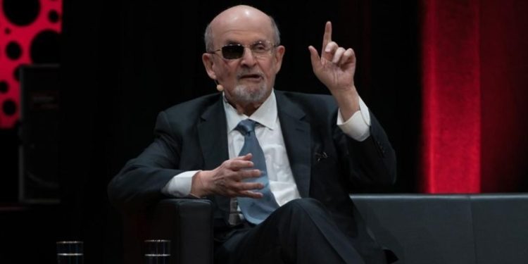 Salman Rüşdi, yapay zekanın yazarlığını test etti: ‘Özgünlük ve mizah yok’