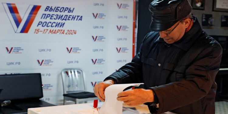 Rusya, ‘Putin’i yeniden seçmek için’ sandık başında