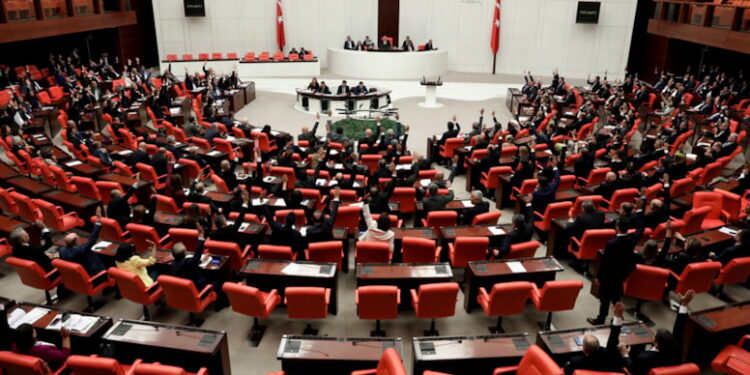 ‘Kayyum’ maddesi 8. Yargı Paketi’nden çıkarıldı