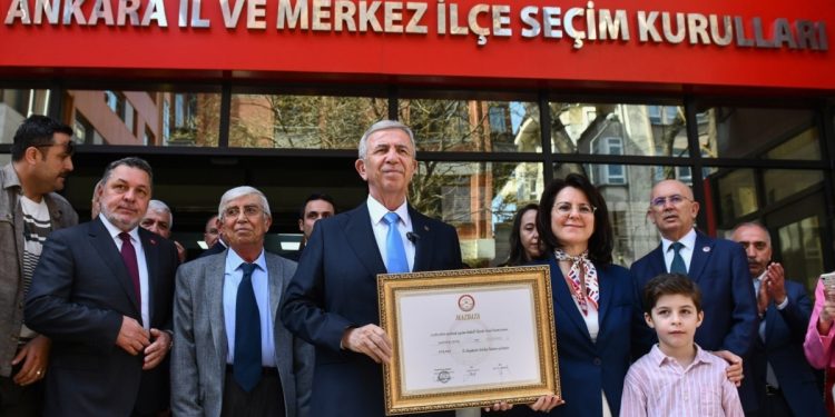 Cumhur İttifakı’nın adayı Turgut Altınok Keçiören’i devretmeye gelmedi