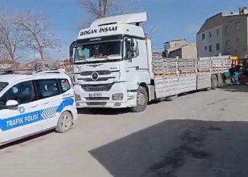 Kayyım, DEM Parti’nin kazandığı belediyenin parke taşlarını dağıttı