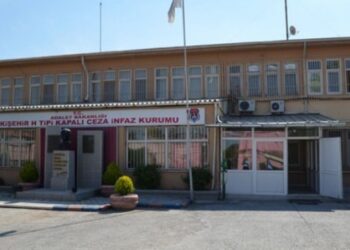 Eylemdeki tutsağın annesi: Talepleri talebimizdir