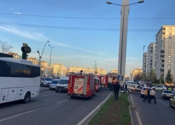 Yangına müdahale eden 3 itfaiye personeli yaralandı