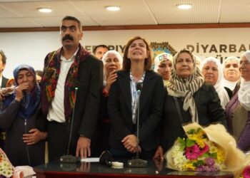 Bucak ve Doğan belediyeye halkla birlikte girdi