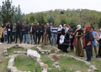 Mezarlık ziyareti: Uğruna canlarını verdikleri felsefeyi yaşatacağız | YENİLENDİ