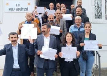 Pasur ve Ziyaret belediye eşbaşkanları mazbatalarını aldı