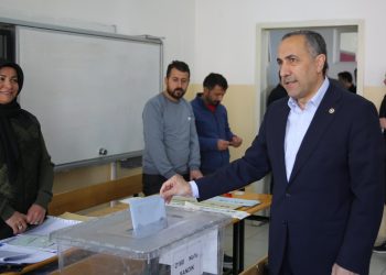 AKP’nin Van adayı Arvas, yazılı açıklama yaptı: Kayyım olmak gibi bir düşümcem olmadı