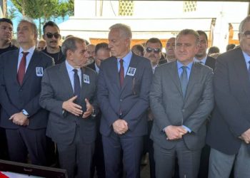 Ali Koç ve Dursun Özbek, cenazede selamlaşmadı