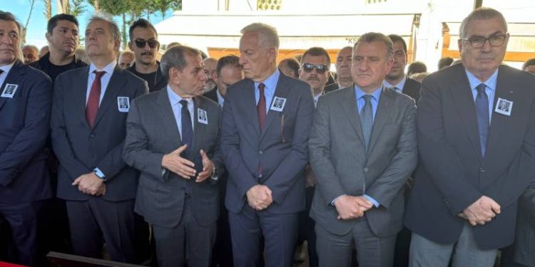 Ali Koç ve Dursun Özbek, cenazede selamlaşmadı