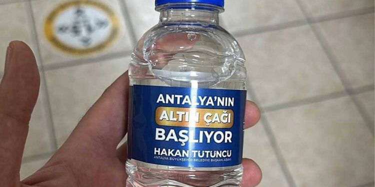 Antalya’da sandık görevlilerine AKP propagandalı kumanya dağıtıldı