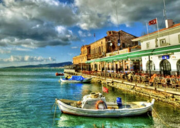 Ayvalık'ta restoran fiyatları gündem oldu: Bonfile 1000 TL, tavuk şiş 600 TL