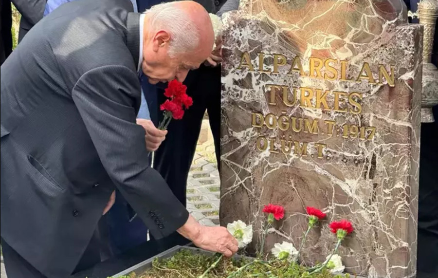 Bahçeli’den Türkeş’in kabrinde Akşener’e mesaj: ‘Partinin başında kalmalı’