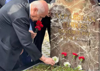 Bahçeli’den Türkeş’in kabrinde Akşener’e mesaj: ‘Partinin başında kalmalı’