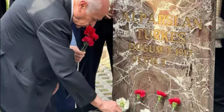 Bahçeli’den Türkeş’in kabrinde Akşener’e mesaj: ‘Partinin başında kalmalı’