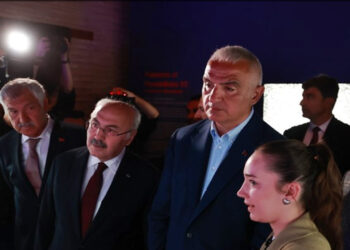 Bakan Ersoy, Adana'da düzenlenen Portakal Çiçeği Karnavalı'nın etkinliklerine katıldı