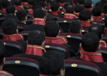 Barış Terkoğlu, "Taksitçi” lakabıyla anılan yargı mensubunu yazdı: Rüşvet aldığı iddiasının olduğu dosya buharlaşıyor