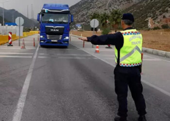Bayram tatili dönüşü ağır vasıtalı araçlara trafikte seyir kısıtlaması  