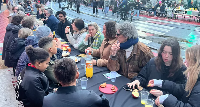 Belçika’da 2 kilometrelik sokak iftarı rekoru; Havuz medyası iftardan da yalan haber çıkardı