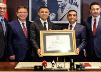 Beyoğlu Belediye Başkanı İnan Güney: Gençler siyasi iklimden yorgun