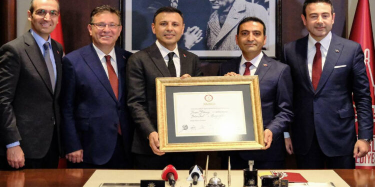 Beyoğlu Belediye Başkanı İnan Güney: Gençler siyasi iklimden yorgun